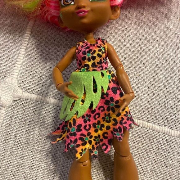 Mattel Cave Club Prehistoric Fashion Doll FERNESSA - Picture 3 of 9